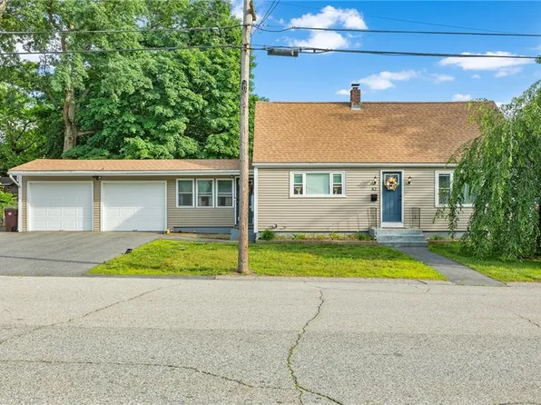82 Phillips St, Woonsocket, RI 02895