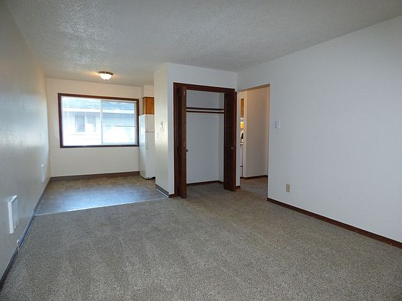 2nd image of 2131 Center St NE APT 6