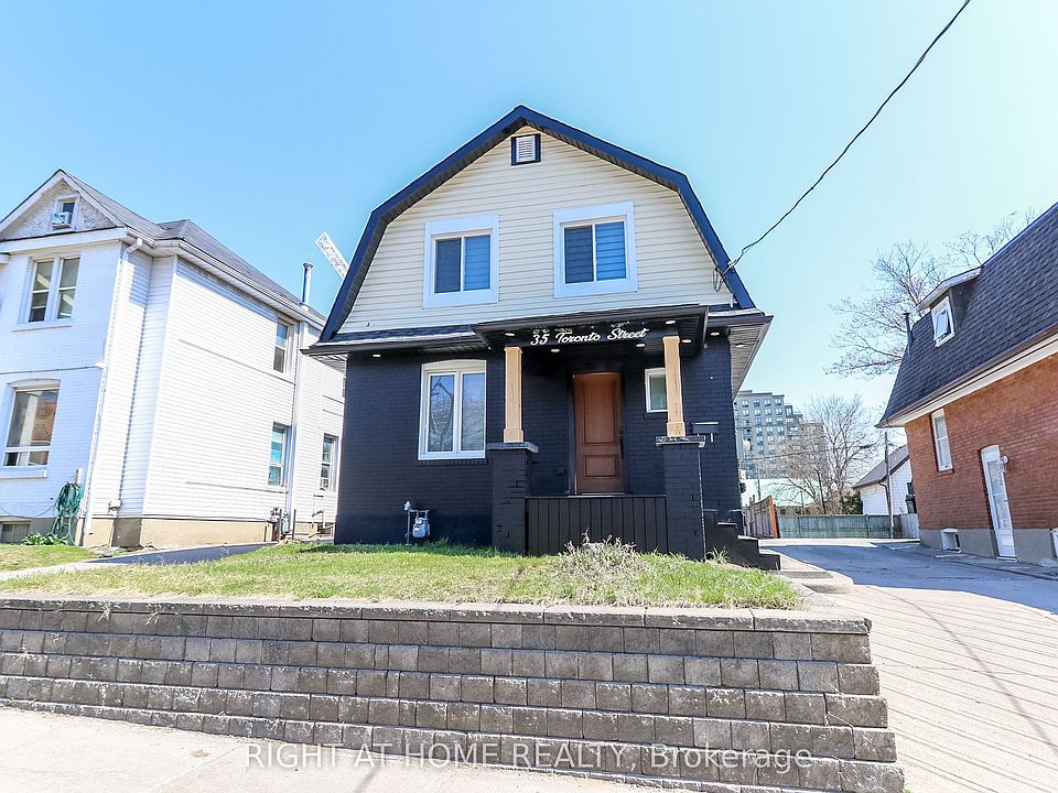 1st image of 35 Toronto St