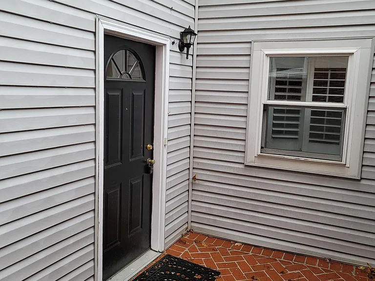 1533 N Colonial Ter #A — Photo 2