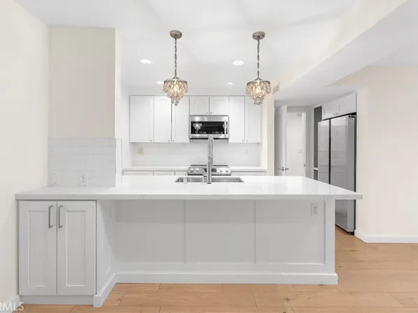 5257 Radford Ave Unit 101, Valley Village, CA 91607