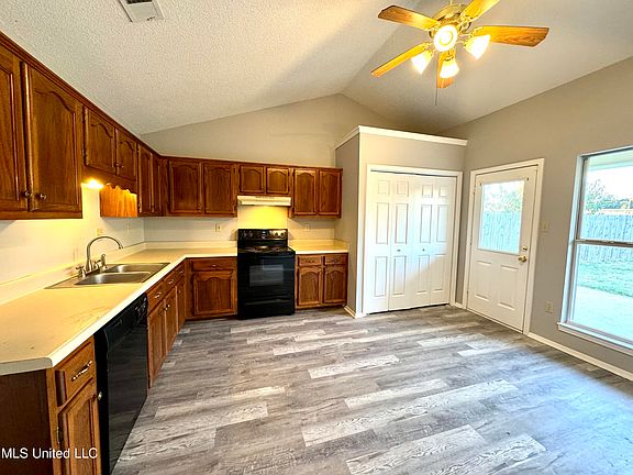2nd image of 10492 Carrington Dr