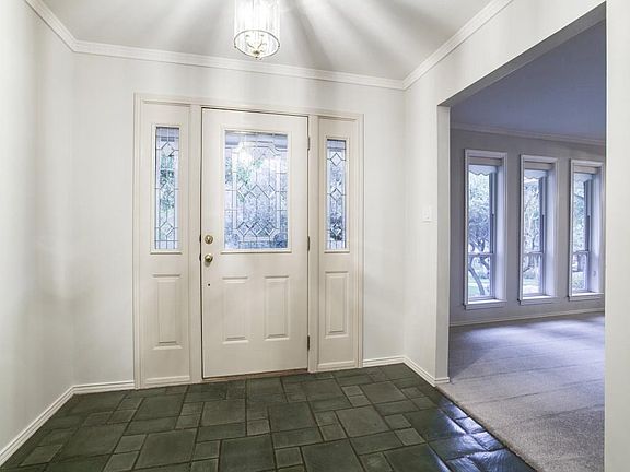4th image of 9465 Sherwood Gln