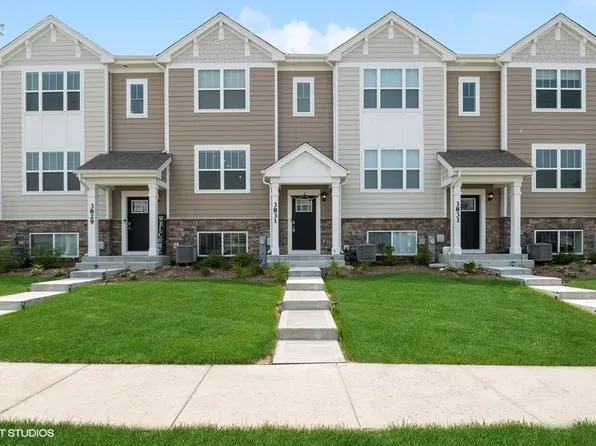 3831 Currant Ln, Elgin, IL 60124