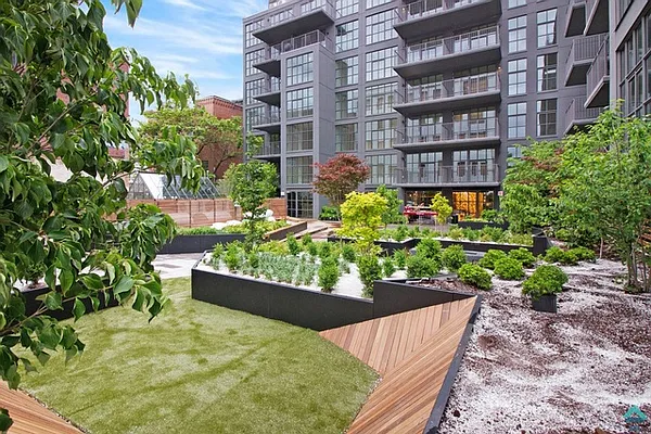 Rented by EXR | media 7