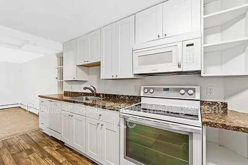 2 bed, 1.0 bath, 863 sqft, $1,350 — Photo 1