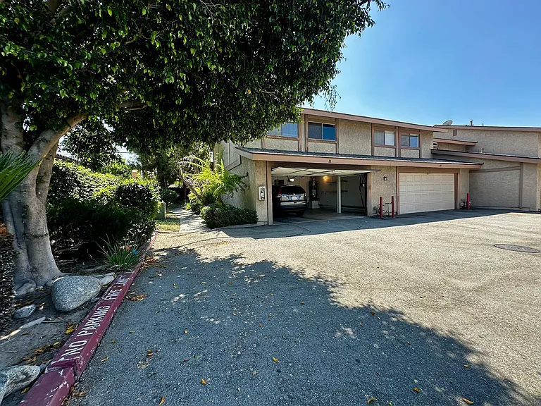 2447 Huntington Dr #11 — Photo 17