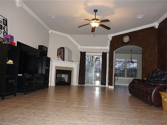 4th image of 432 E Meadow Wood Ln