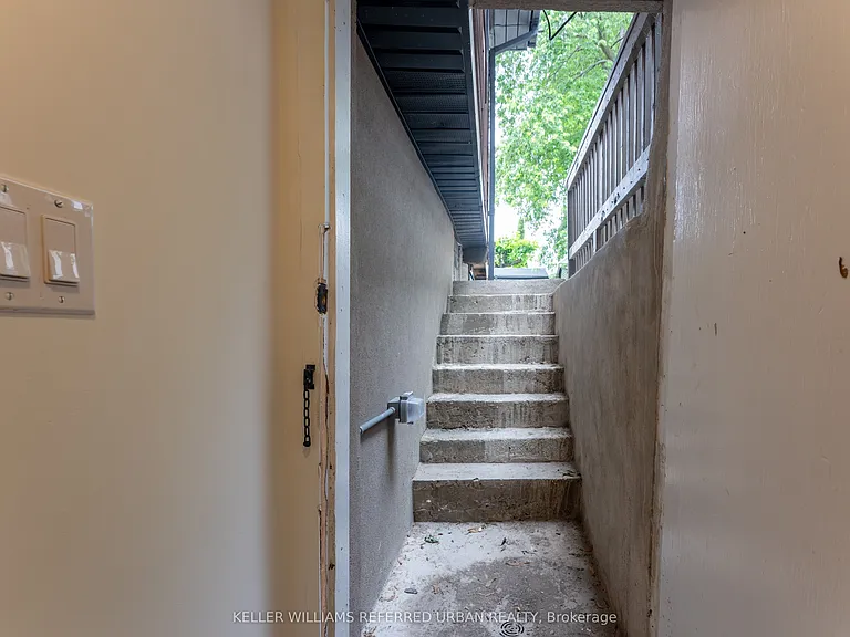 8 Doncaster Ave — Photo 14