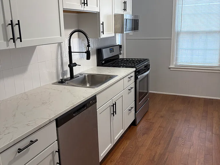 924 Curwood Dr — Photo 8