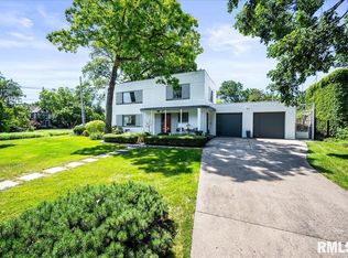 100 W Crestwood Dr, Peoria, IL 61614