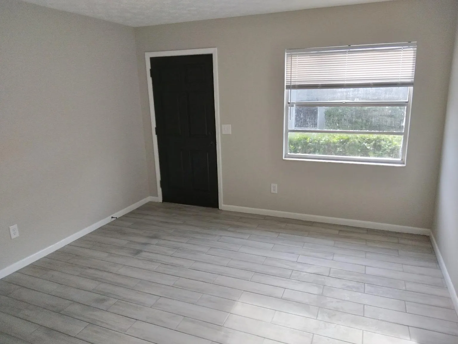 4570 Park St — Photo 2