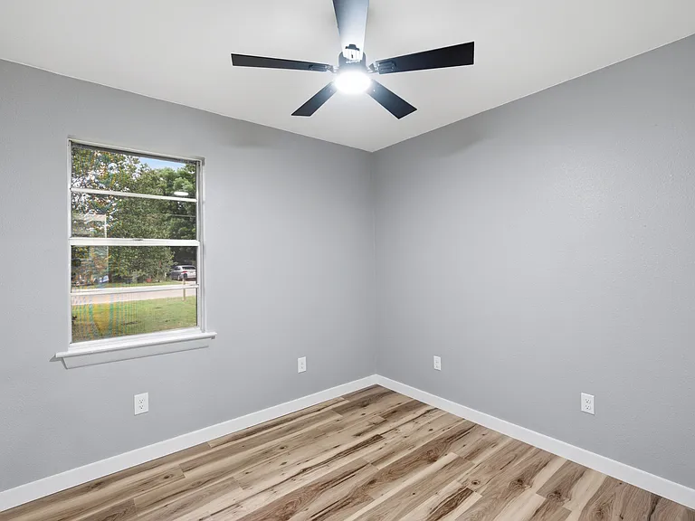 1009 S Jefferson St — Photo 13