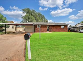 235 Hoover Cir, Elk City, OK 73644