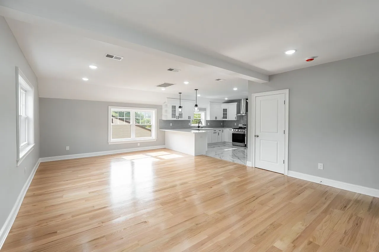 3 bed, 1657 sqft, $3,800 — Photo 2