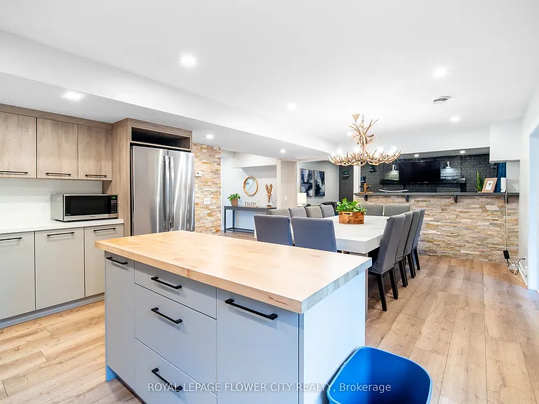 734 Mountain Rd — Photo 15