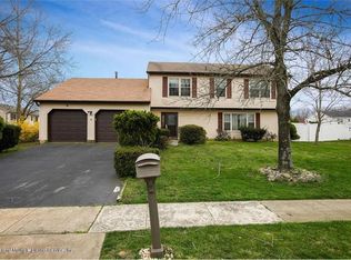 3 Mountbatten Dr, Old Bridge, NJ 08857