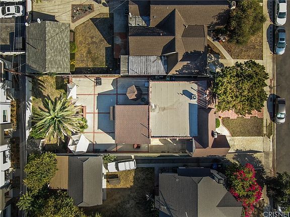 5th image of 10805 Sarah St