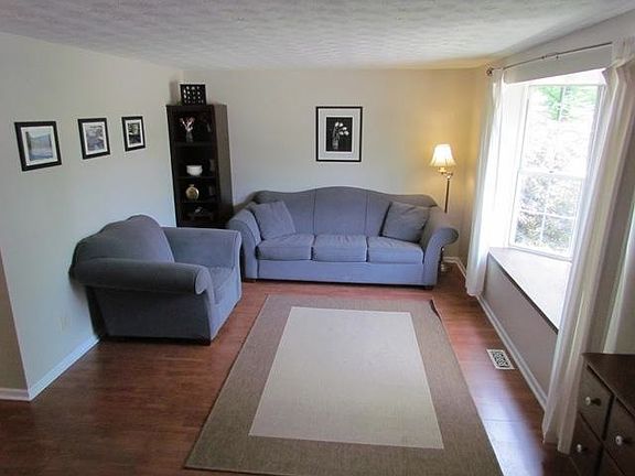 2nd image of 2601 S Kings Arms Cir