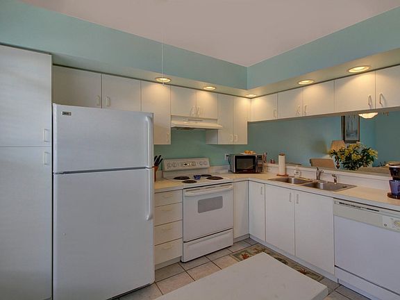 5th image of 154 S Newport Dr #1302