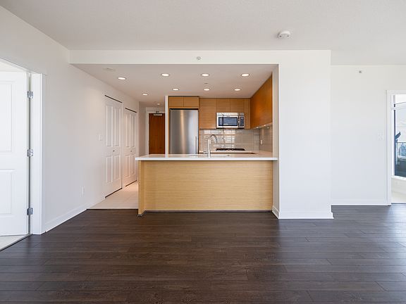 5th image of 4880 Bennett St #1502