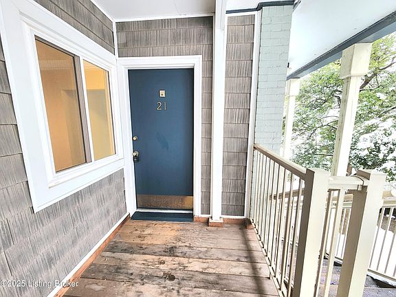 3rd image of 1815 Gardiner Ln APT B21