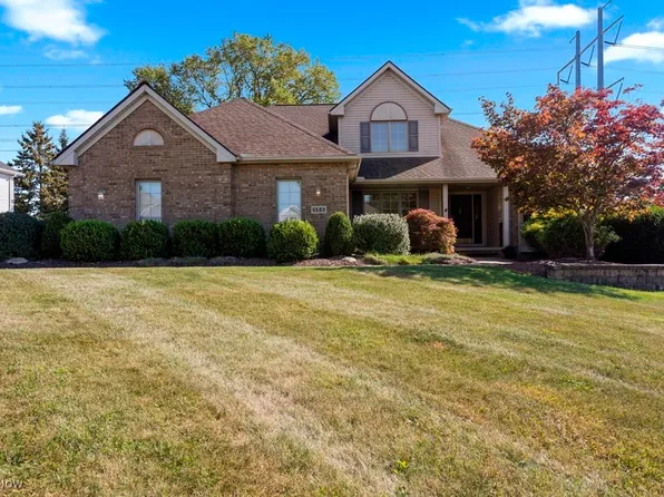 6689 Willow Lake Dr, North Royalton, OH 44133