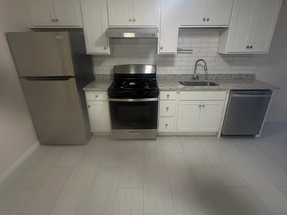 362 Centre St #4
