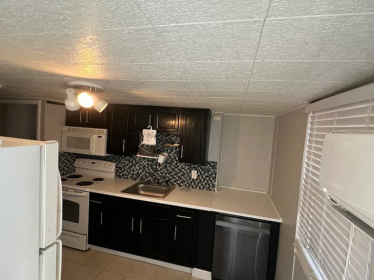 5012 Churchill Dr — Photo 1