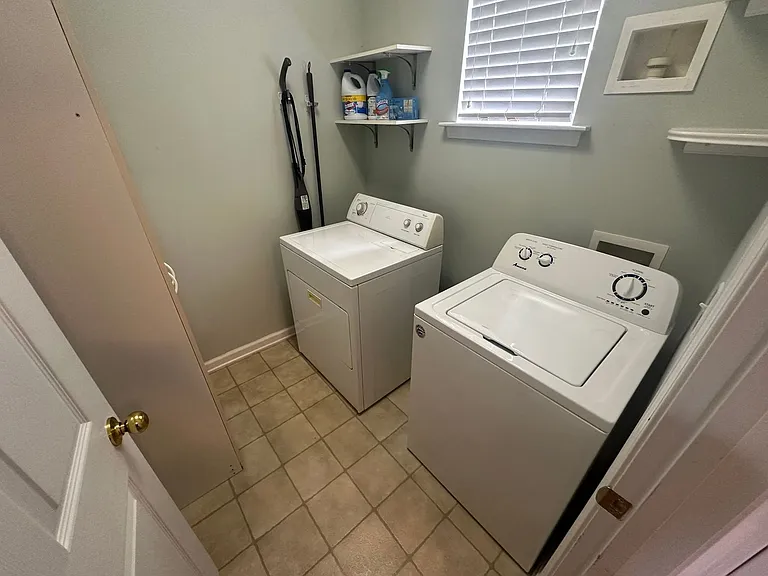 518 Auburn Square Dr — Photo 14
