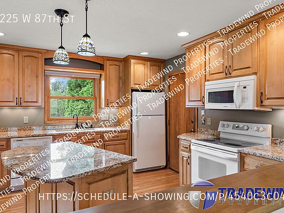 2nd image of 3225 W 87th St