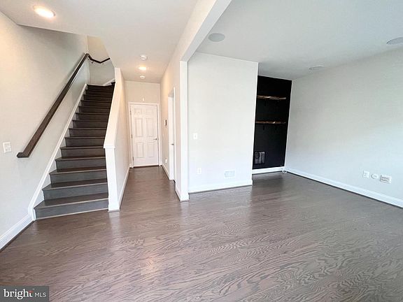 3rd image of 1907 Greenbriar Hall Rd