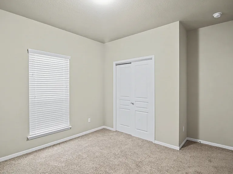410 Stonehouse Ln — Photo 12