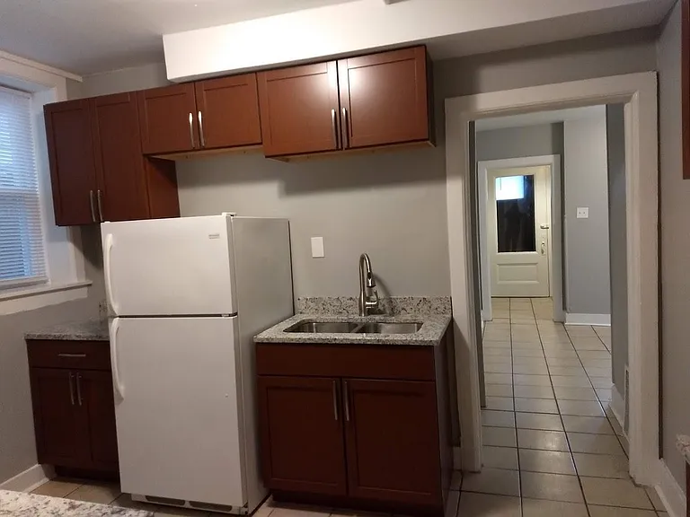1638 N Arlington Pl — Photo 2