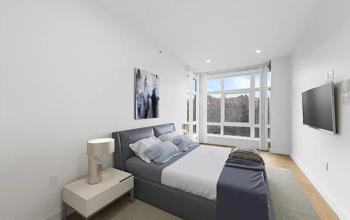 309 Ocean Pkwy — Photo 2