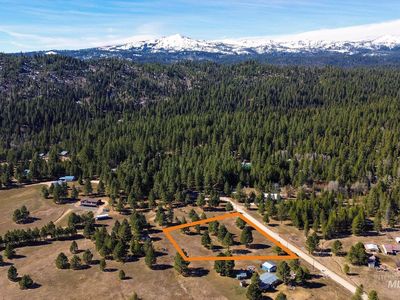 15 Rising Ln, Cascade, ID, 83611
