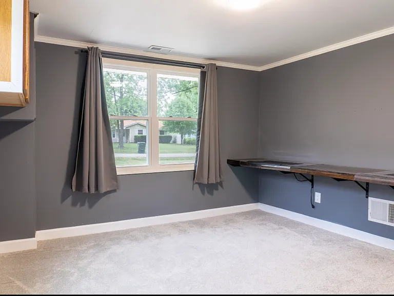 19117 Jacquie Ave — Photo 12