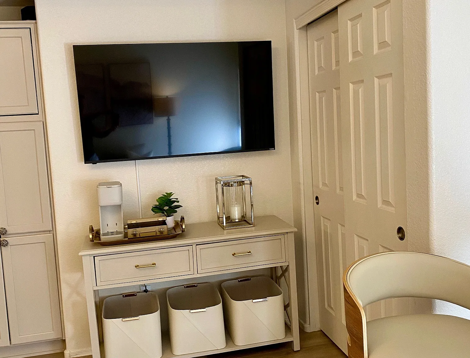 Studio, 300 sqft, $1,300 — Photo 2