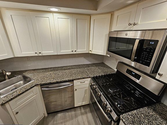 3rd image of 200 N Wayne Ave APT 1