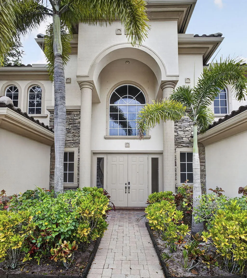 5 bed, 5.0 bath, 4532 sqft, $6,500 — Photo 4