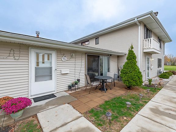 2nd image of 126 Cotuit Ct Unit 126