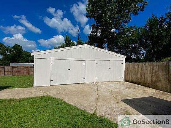 3rd image of 471 Nicole Dr