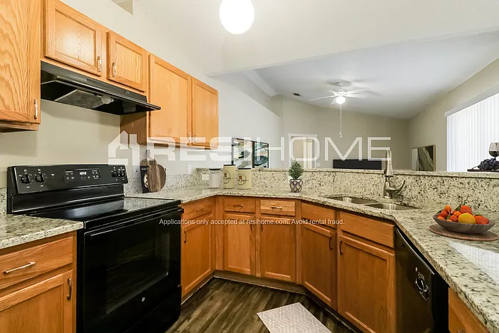 14145 Spring Hill Dr — Photo 3
