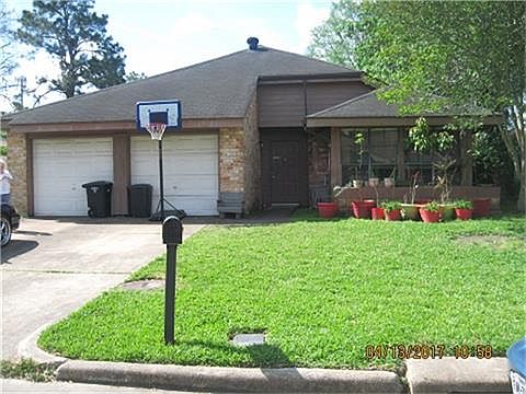 1st image of 19723 Lake Hollow Ln
