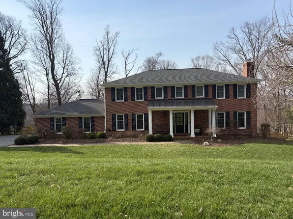 9 Lochwynd Ct, Phoenix, MD 21131