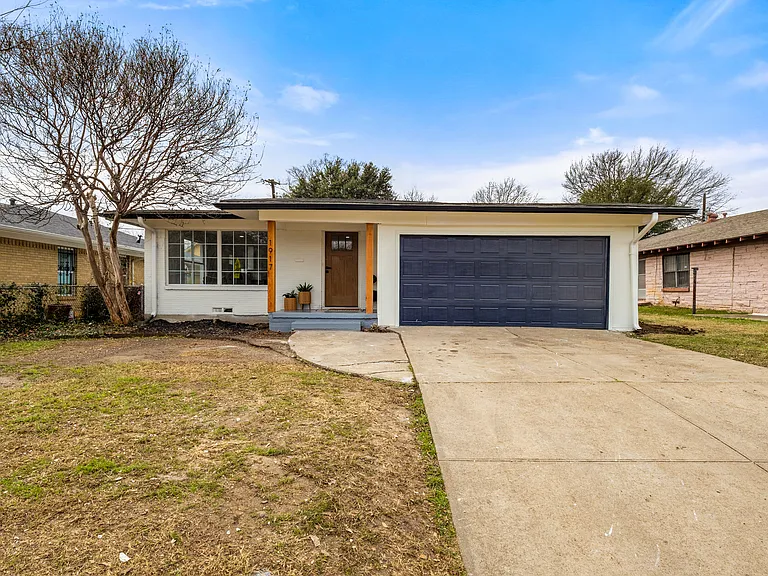 1917 S Vernon Ave — Photo 1