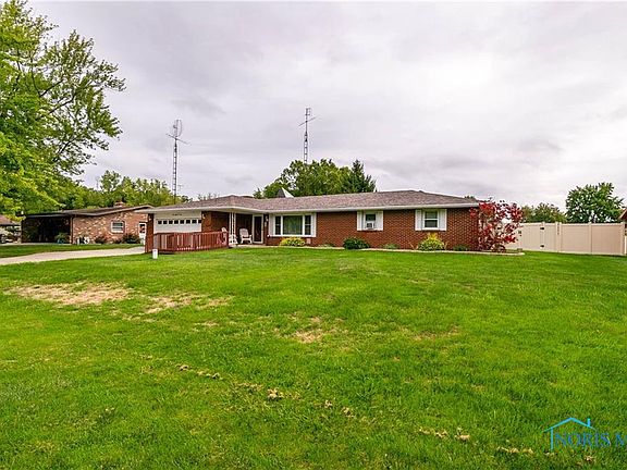 2nd image of 215 Lakeview Dr