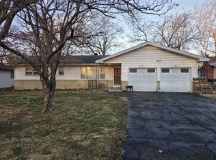 1567 S Saint Charles Ave, Springfield, MO 65804