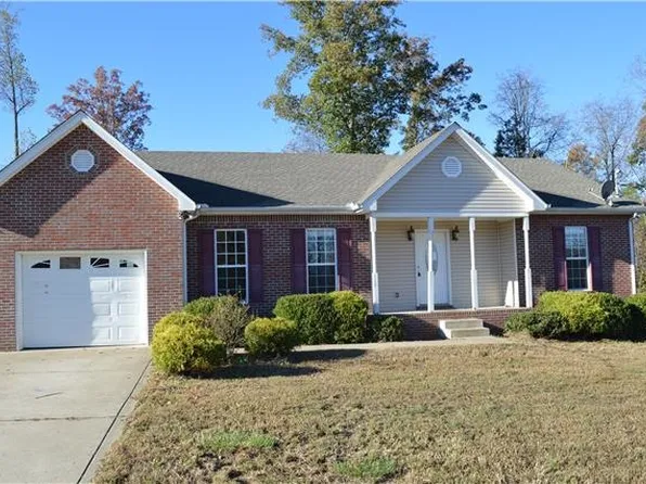 3075 Bowker Rd, Charlotte, TN 37036