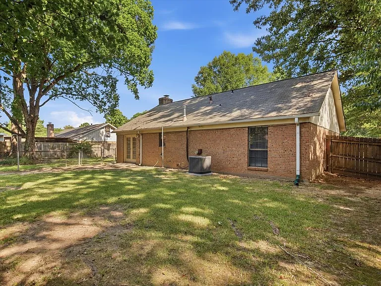 131 Cypress Dr — Photo 27